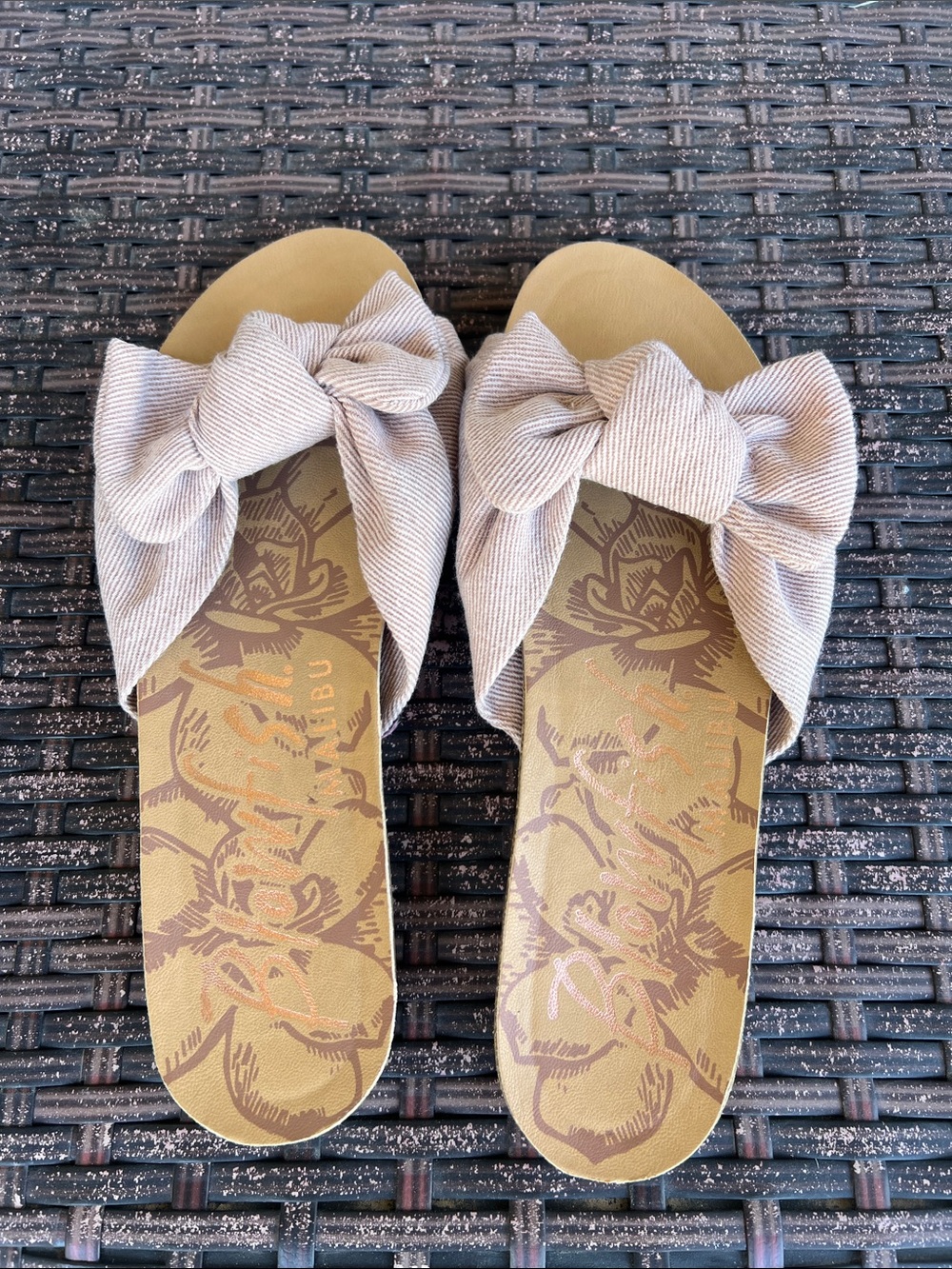 Blowfish Malibu Women's Ginah Khaki and White Striped Bow Slide size 9